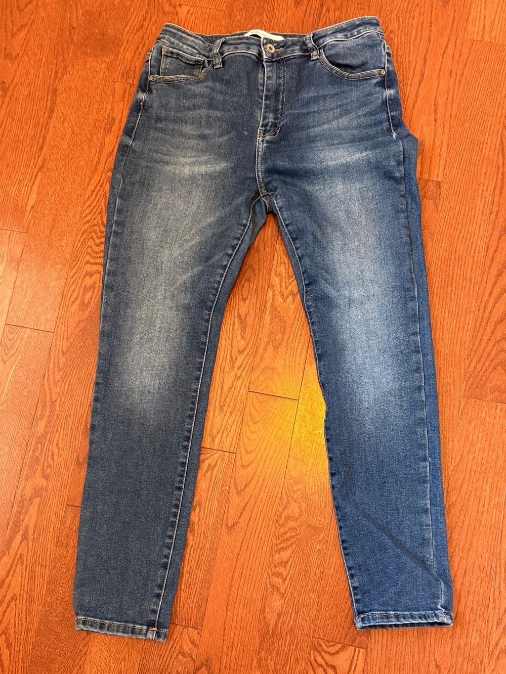 Q2 Slim Straight Jeans in Blue Denim